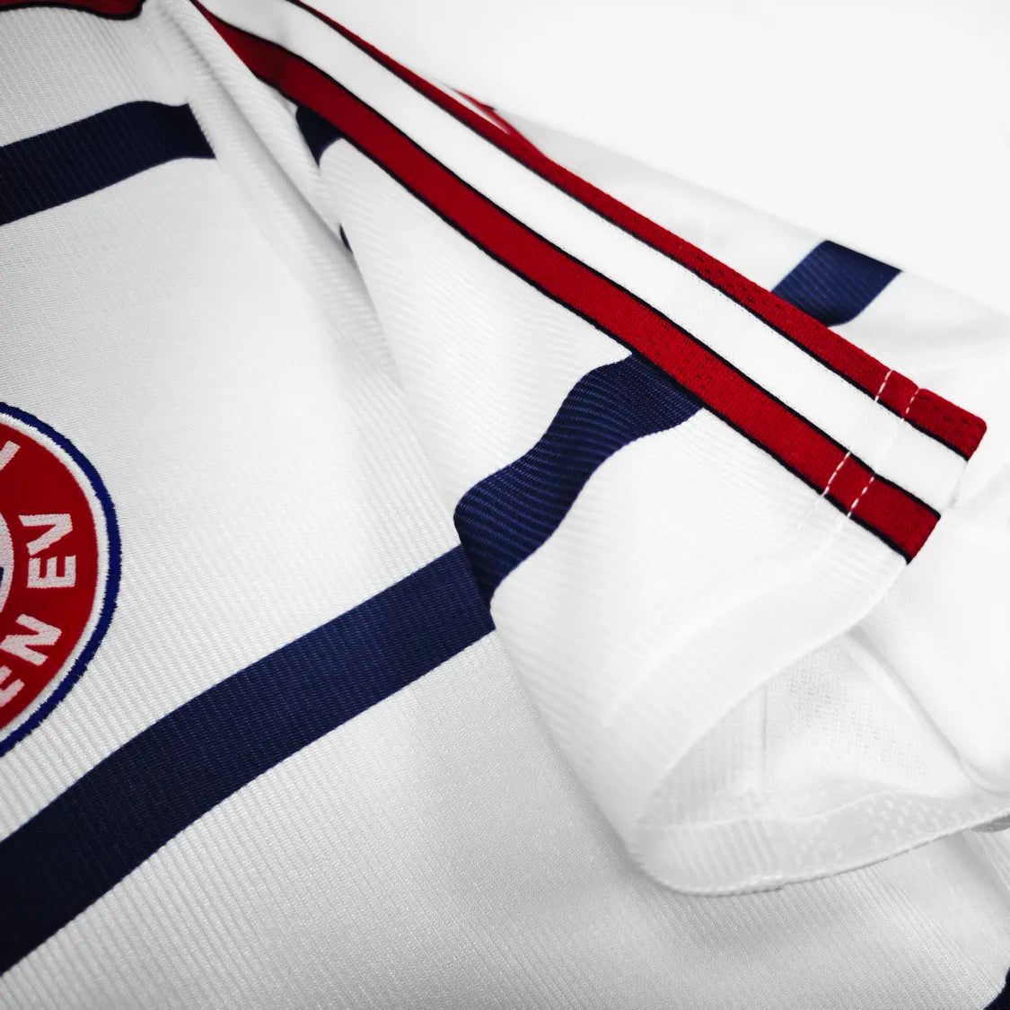 Bayern Munich Away Retro Shirt 1998/00 - Men's