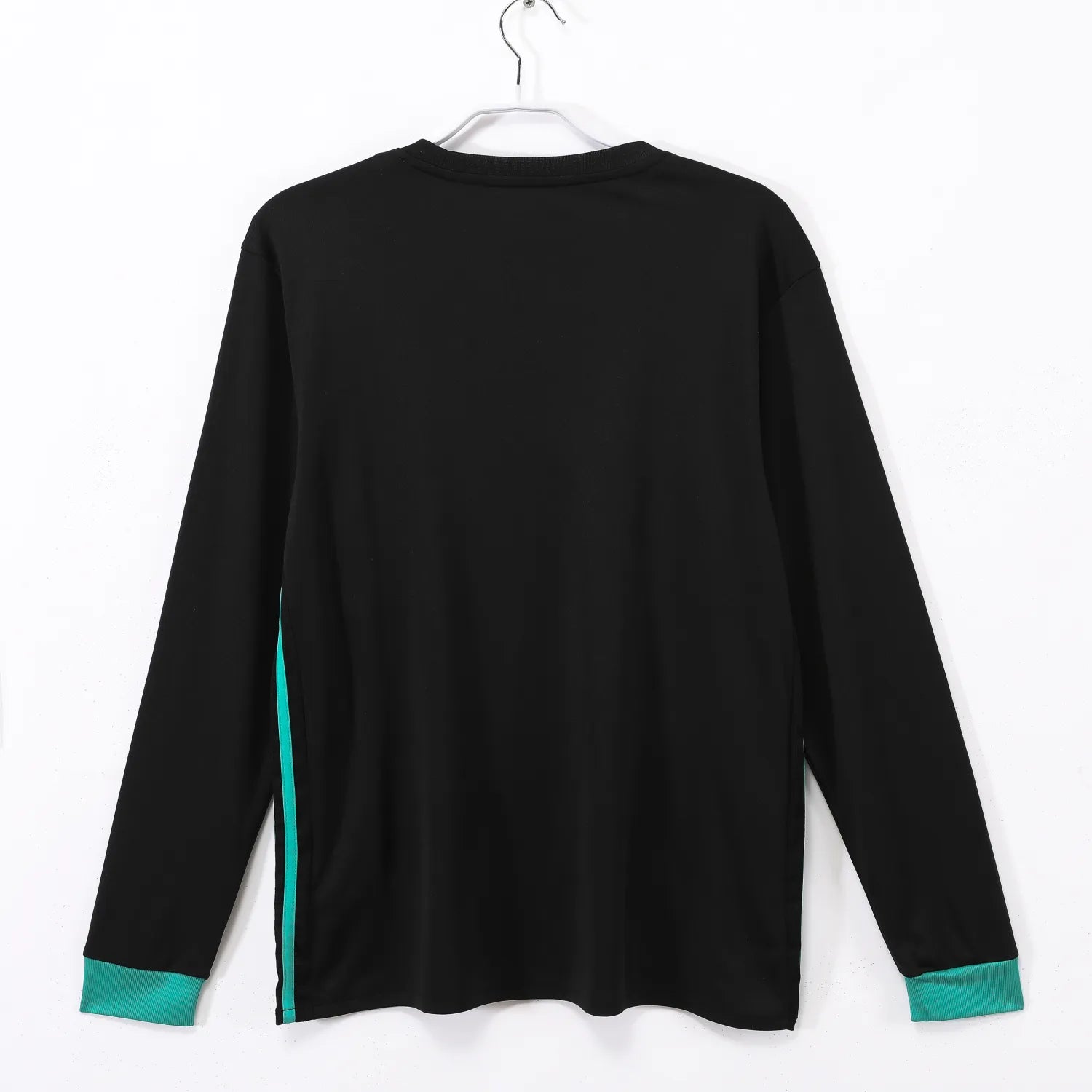 Real Madrid 2017/18 Away Retro Shirt - Long Sleeve