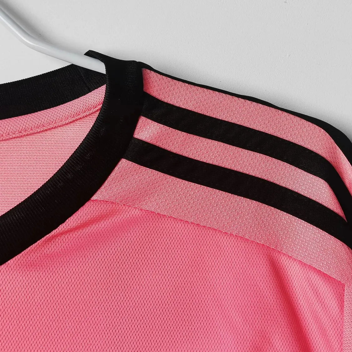 Juventus Away Retro Shirt 2015/16 - Long Sleeve