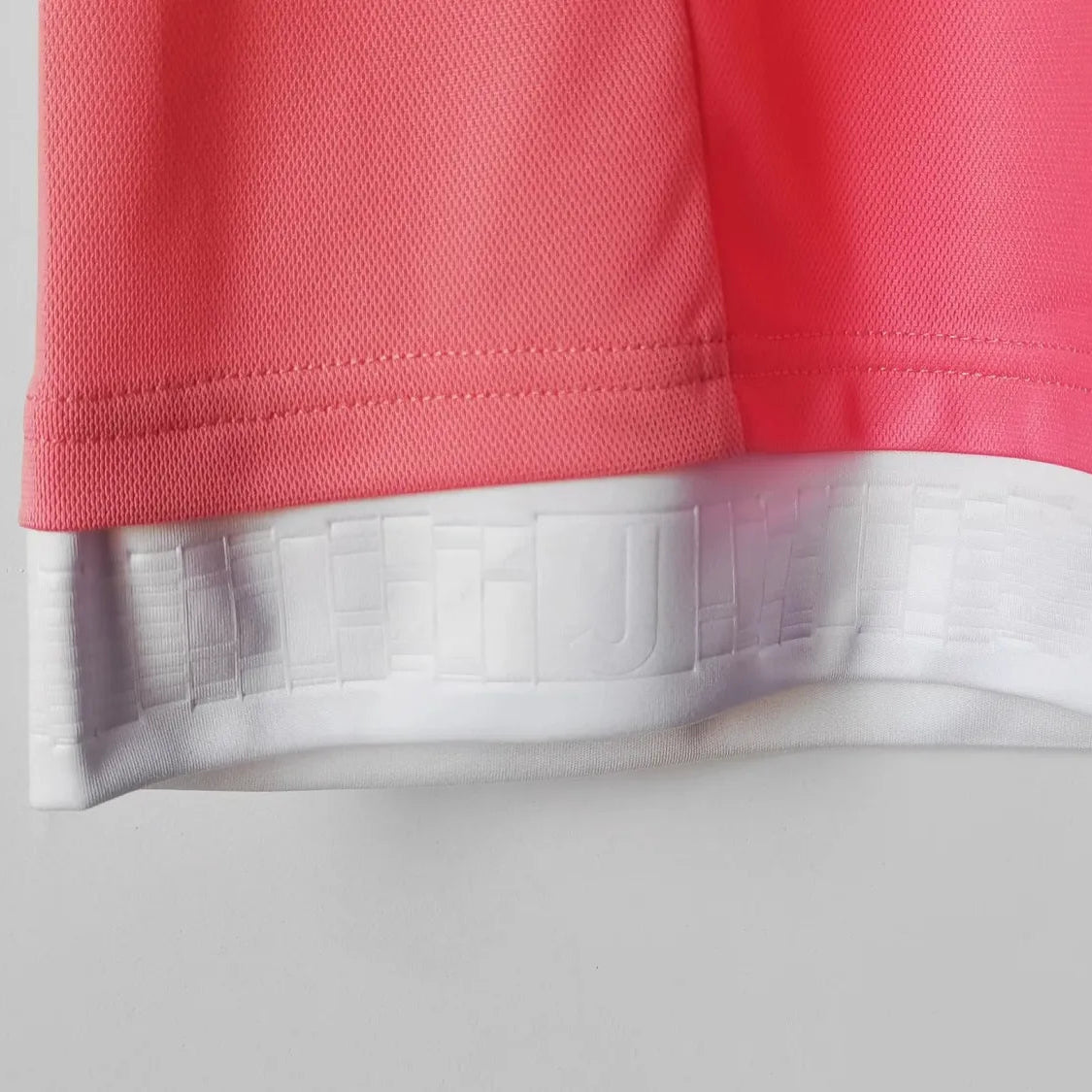 Juventus Away Retro Shirt 2015/16 - Long Sleeve