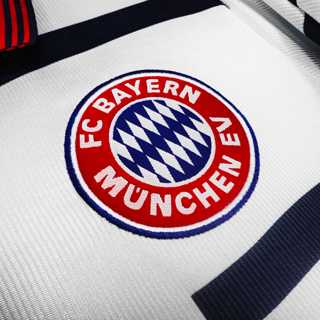 Bayern Munich Away Retro Shirt 1998/00 - Men's